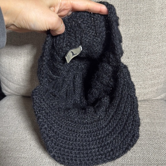 Peruvian Link Bundle - Alpaca Mother Pearl Button Cap & Socks - Picture 7 of 9